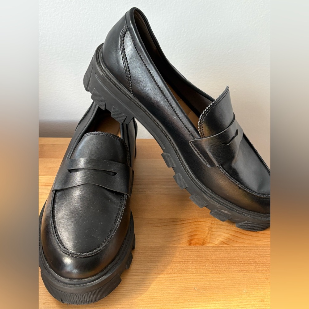 NWOT Crown Vintage Loafers
